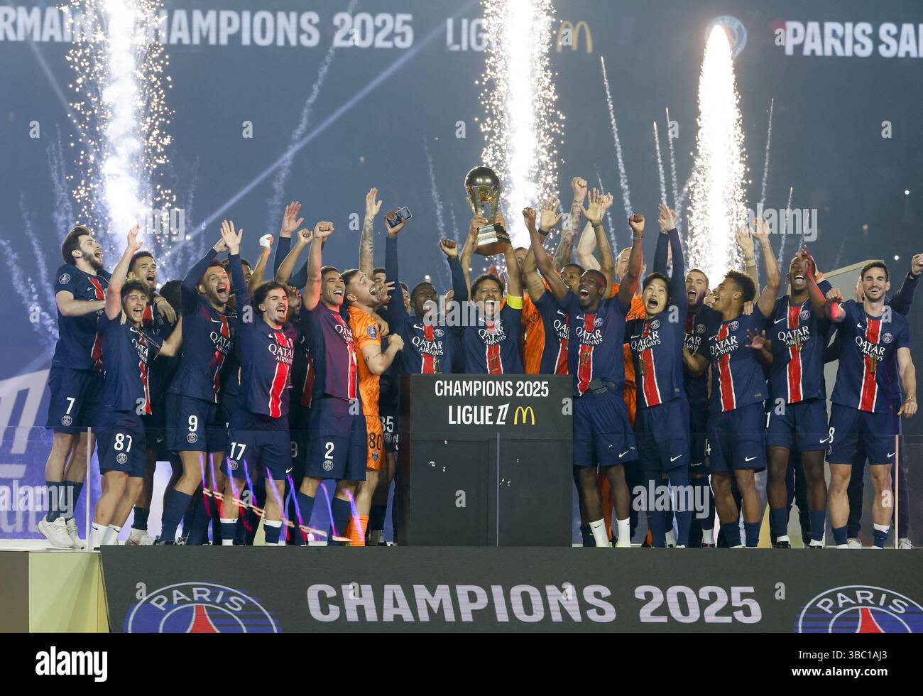 Trophy Ceremony Ligue The Weight of the 14th: A Record-Breaking Run