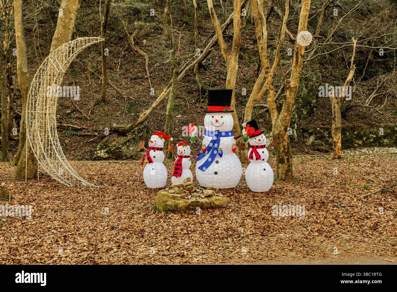 Sunchang-gun, South Korea. December 8, 2020: Family of festive snowmen beside crescent moon at Naejangsa National Park Stock Photo