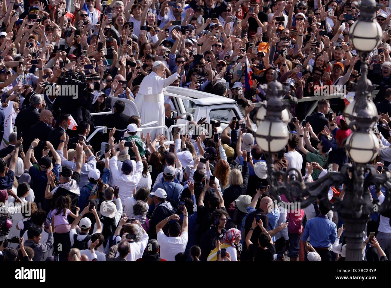 The Pope Rode Holy Mass for the Beginning of the Pontificate of Pope Leo XIV Holy ...