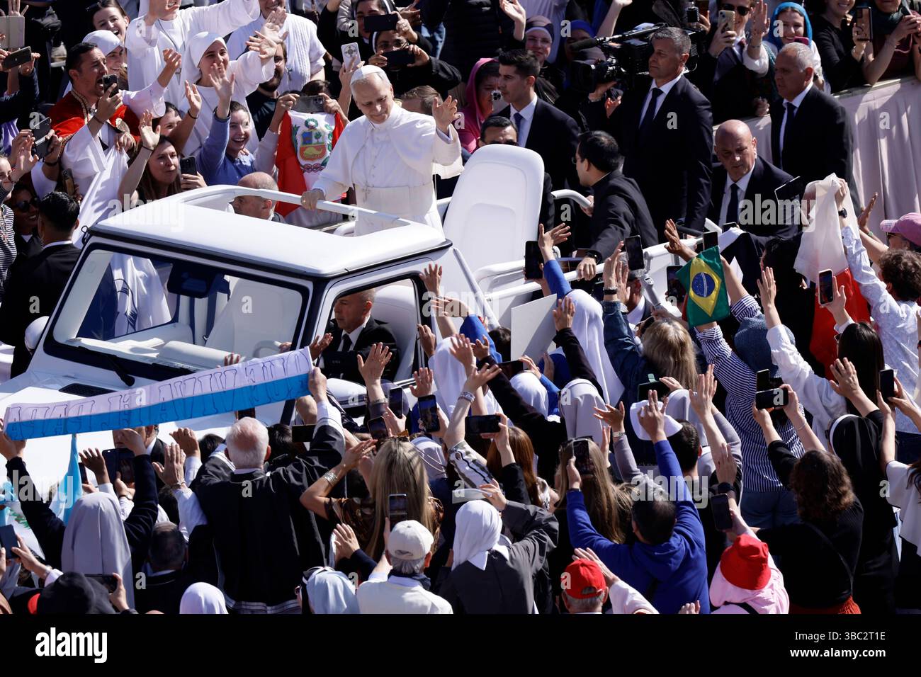The Pope Rode Holy Mass for the Beginning of the Pontificate of Pope Leo XIV Holy ...
