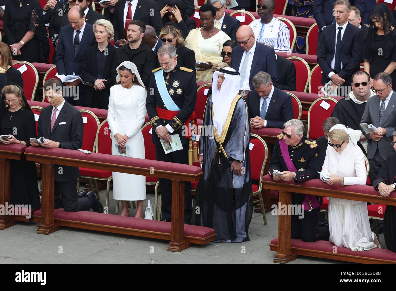 Rome, Italy. 18th May, 2025. Rome, Rite of Enthronement of Pope Leo XIV - installation ceremony and beginning of pontificate, In the photo: King Felipe and Queen Letizia of Spain, Heiko von der Leyen, Ursula von der Leyen, Vlodomyr Zelensky and his wife Olena, King Felipe of Belgium and Queen Mathilde, Ursula Von der Leyen, Vlodomyr Zelensky with his wife Olena Credit: Independent Photo Agency/Alamy Live News Stock Photo