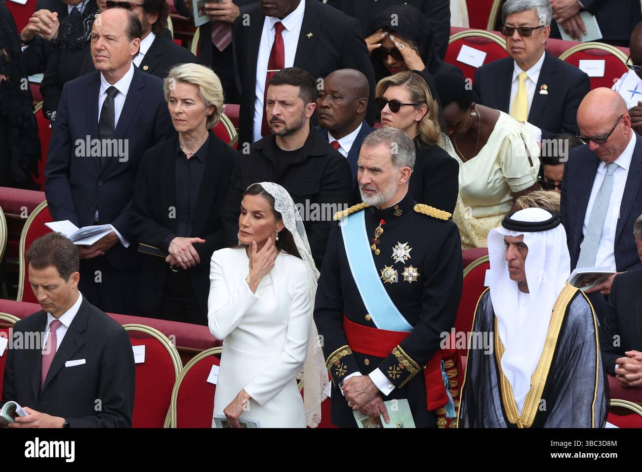 Rome, Italy. 18th May, 2025. Rome, Rite of Enthronement of Pope Leo XIV - installation ceremony and beginning of pontificate, In the photo: King Felipe and Queen Letizia of Spain, Heiko von der Leyen, Ursula von der Leyen, Vlodomyr Zelensky and his wife Olena Credit: Independent Photo Agency/Alamy Live News Stock Photo