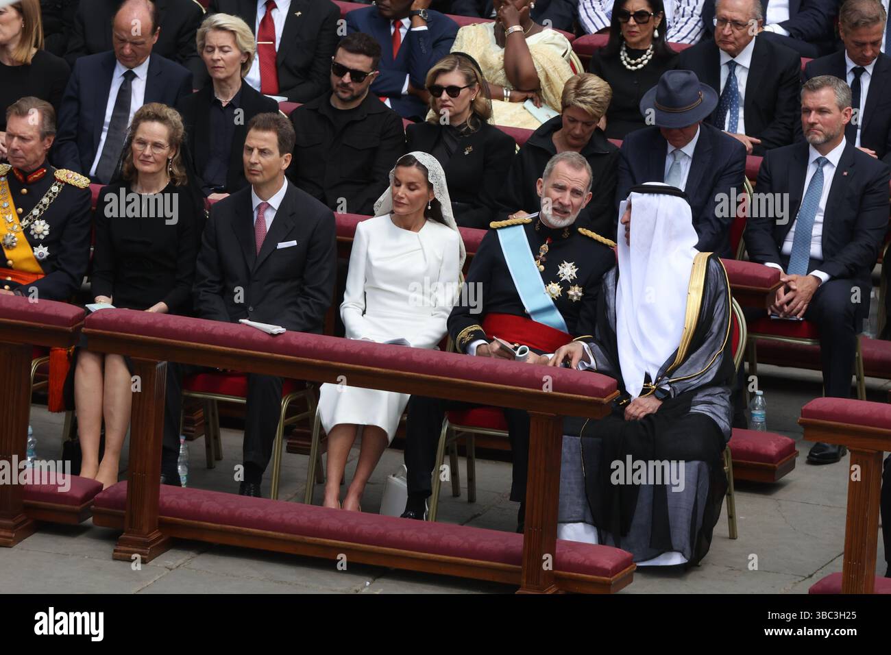 Rome, Italy. 18th May, 2025. Rome, Rite of Enthronement of Pope Leo XIV - installation ceremony and beginning of pontificate, In the photo: King Felipe and Queen Letizia of Spain, Heiko von der Leyen, Ursula von der Leyen, Vlodomyr Zelensky and his wife Olena, King Felipe of Belgium and Queen Mathilde, Ursula Von der Leyen, Vlodomyr Zelensky with his wife Olena Credit: Independent Photo Agency/Alamy Live News Stock Photo