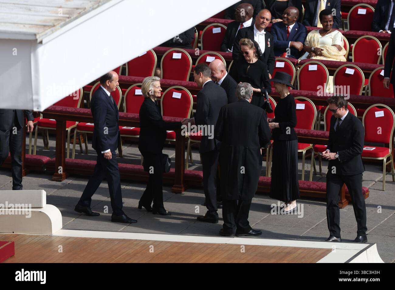 Rome, Italy. 18th May, 2025. Rome, Rite of Enthronement of Pope Leo XIV - installation ceremony and beginning of pontificate, In the photo: Ursula Von Der Leyen with her husband Heiko Credit: Independent Photo Agency/Alamy Live News Stock Photo