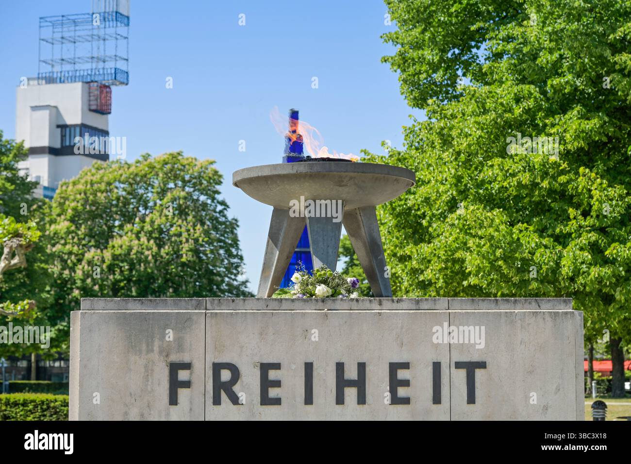 Ewige Flamme, Denkmal gegen Vertreibung, Theodor-Heuss-Platz, Westend, Charlottenburg, Berlin, Deutschland Stock Photo