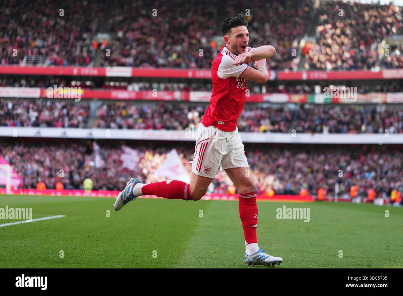 Arsenal's Declan Rice celebrates after scoring his side's opening goal ...