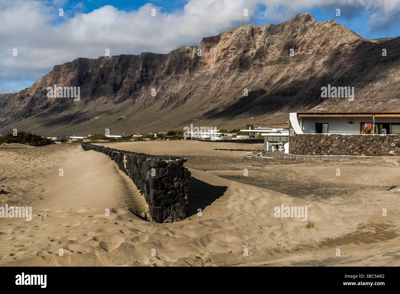 Urbanizacion hi-res stock photography and images - Alamy