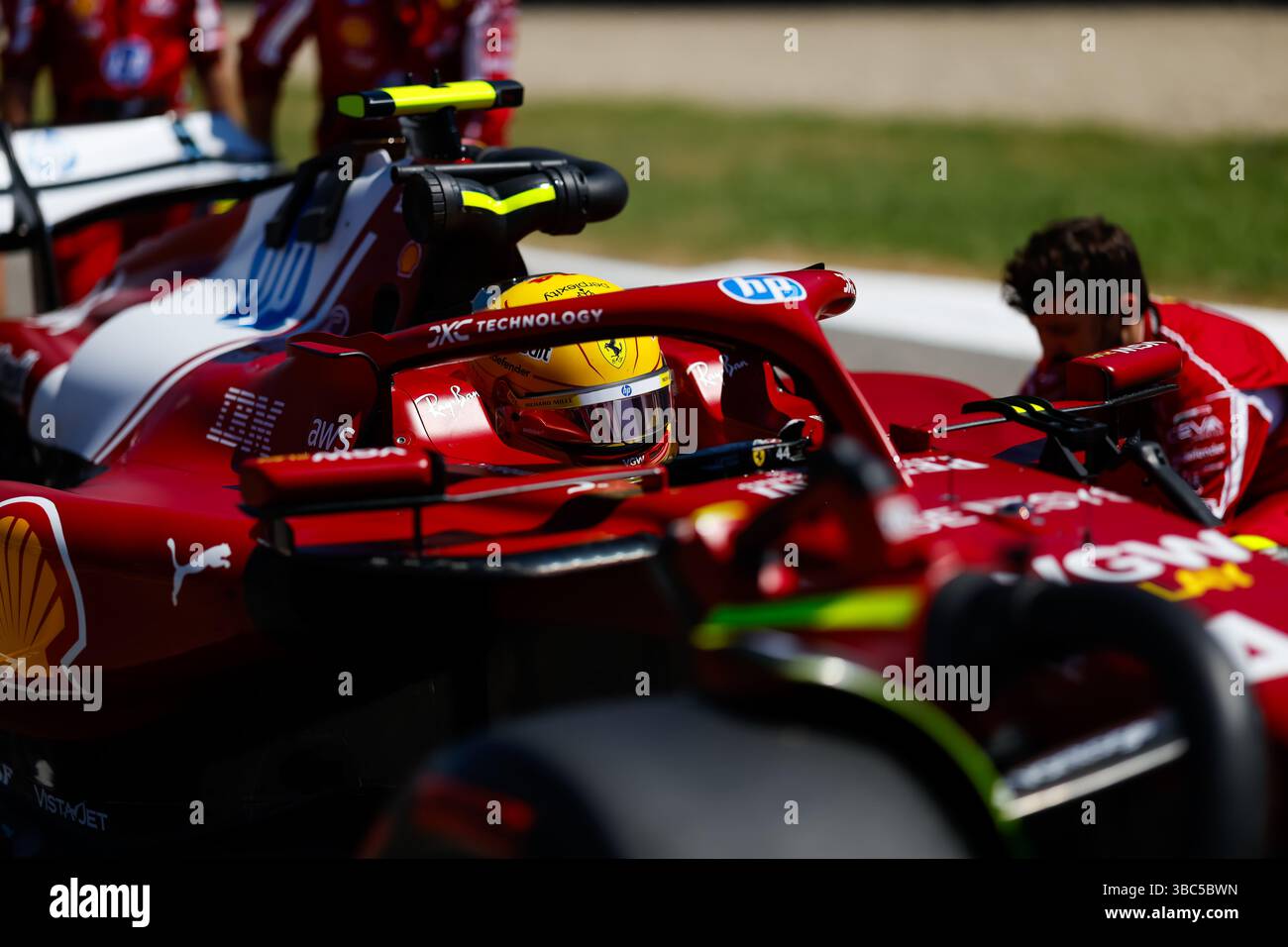 Imola, Italie. 18th May, 2025. HAMILTON Lewis (gbr), Scuderia Ferrari SF-25, portrait in the grid during the Formula 1 AWS Gran Premio del Made in Italy e Dell'Emilia-Romagna 2025, Emilia Romagna Grand Prix 2025, 7th round of the 2025 FIA Formula One World Championship from May 16 to 18, 2025 on the Autodromo Internazionale Enzo e Dino Ferrari, in Imola, Italy - Photo Javier Jimenez/DPPI Credit: DPPI Media/Alamy Live News Stock Photo
