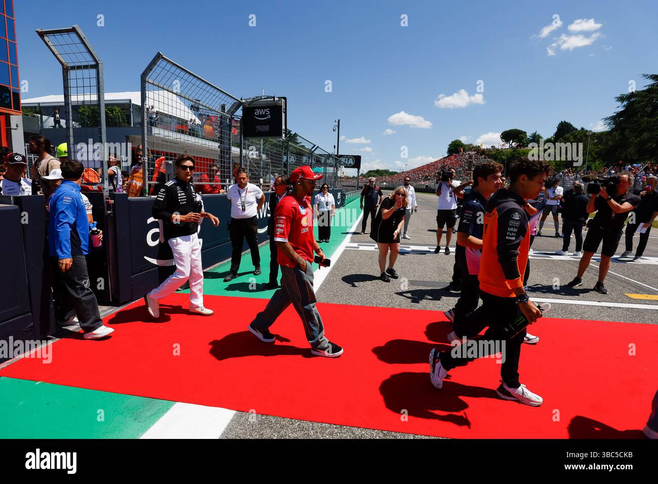 HAMILTON Lewis (gbr), Scuderia Ferrari SF-25, portrait during the Formula 1 AWS Gran Premio del Made in Italy e Dellâ??Emilia-Romagna 2025, Emilia Romagna Grand Prix 2025, 7th round of the 2025 FIA Formula One World Championship from May 16 to 18, 2025 on the Autodromo Internazionale Enzo e Dino Ferrari, in Imola, Italy Stock Photo