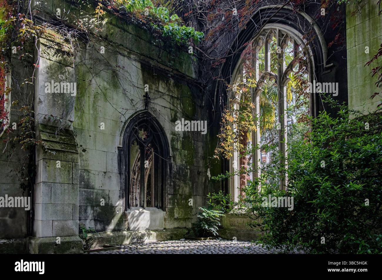 Ruins of St. Dunstan in the East, medieval church, City of London, UK ...