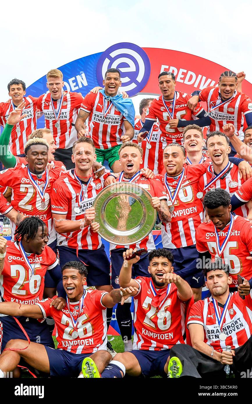PSV players celebrating Eredivisie title 2024 The Bosz Effect and the "Hunger" for More