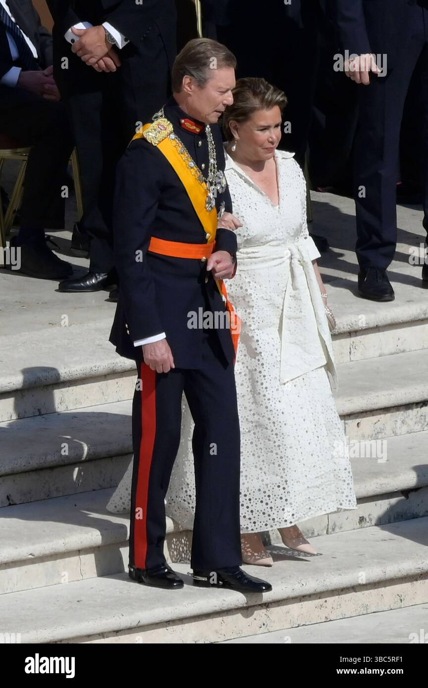 Großherzog Henri von Luxemburg mit Ehefrau Großherzogin Maria Teresa von Luxemburg bei der Amtseinführung von Papst Leo XIV. auf dem Petersplatz. Vatikanstadt, 18.05.2025 *** Grand Duke Henri of Luxembourg with his wife Grand Duchess Maria Teresa of Luxembourg at the inauguration of Pope Leo XIV in St. Peters Square, Vatican City, 18 05 2025 Foto:xA.xM.xTinghinox/xFuturexImagex amtseinfuehrung 4008 Stock Photo
