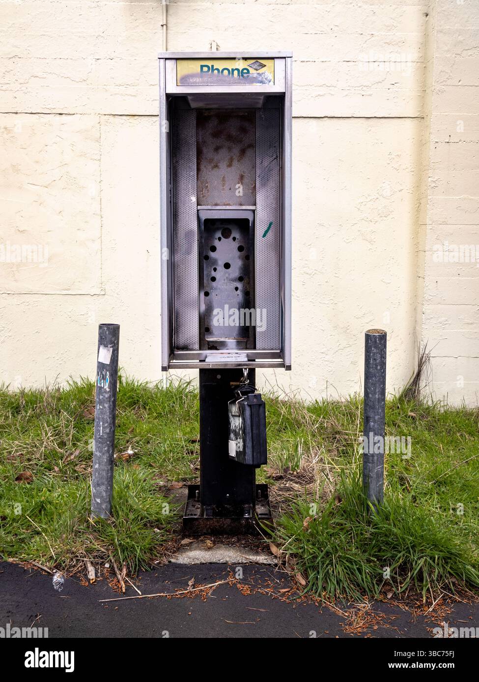 Yellow pages phone booth hi-res stock photography and images - Alamy