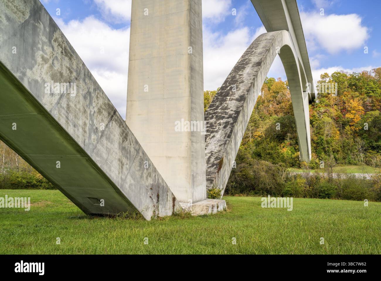 Double Arch Bridge on Natchez Trace Parkway near Franklin, TN, fall ...