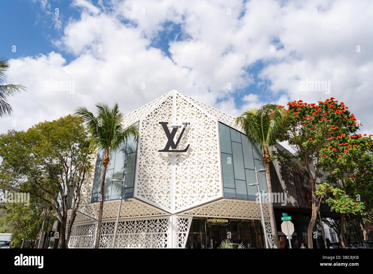 How to Trademark a Clothing Brand: Step-by-Step Guide - TME