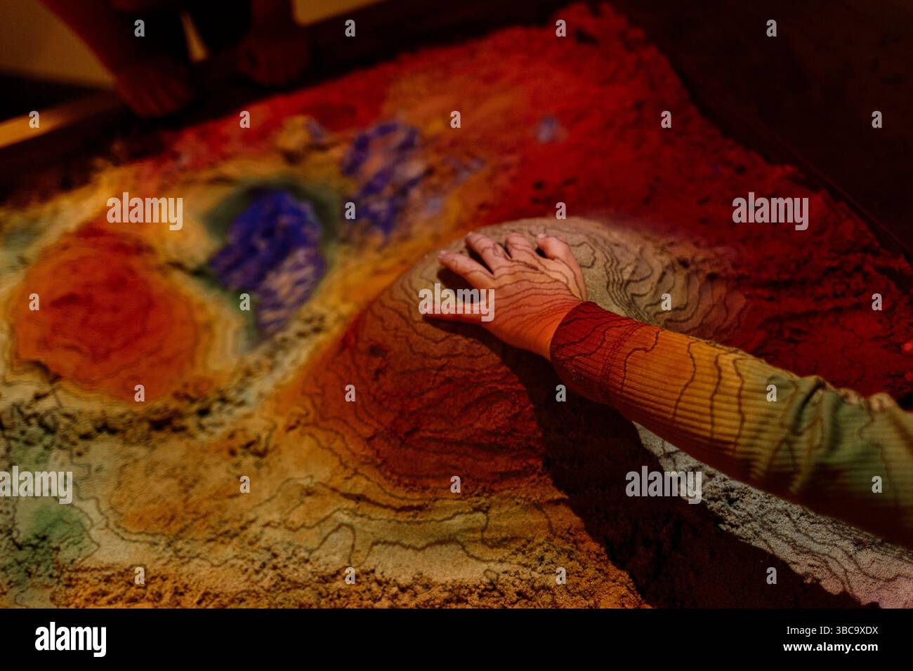 Sand table experiment hi-res stock photography and images - Alamy
