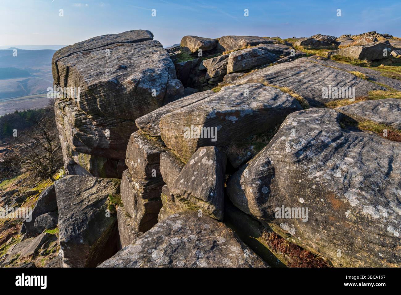 Prominent gritstone outcrops at Stanage Edge, Peak District, UK Stock ...