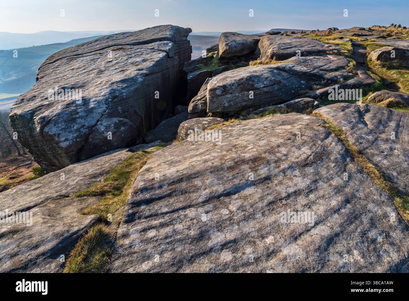 Prominent gritstone outcrops at Stanage Edge, Peak District, UK Stock ...