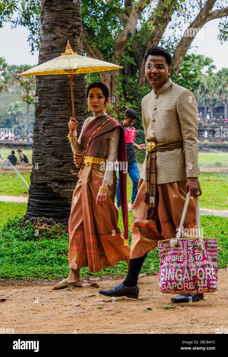 Cambodian dress hi-res stock photography and images - Alamy Cambodian dress hi-res stock photography and images - Alamy