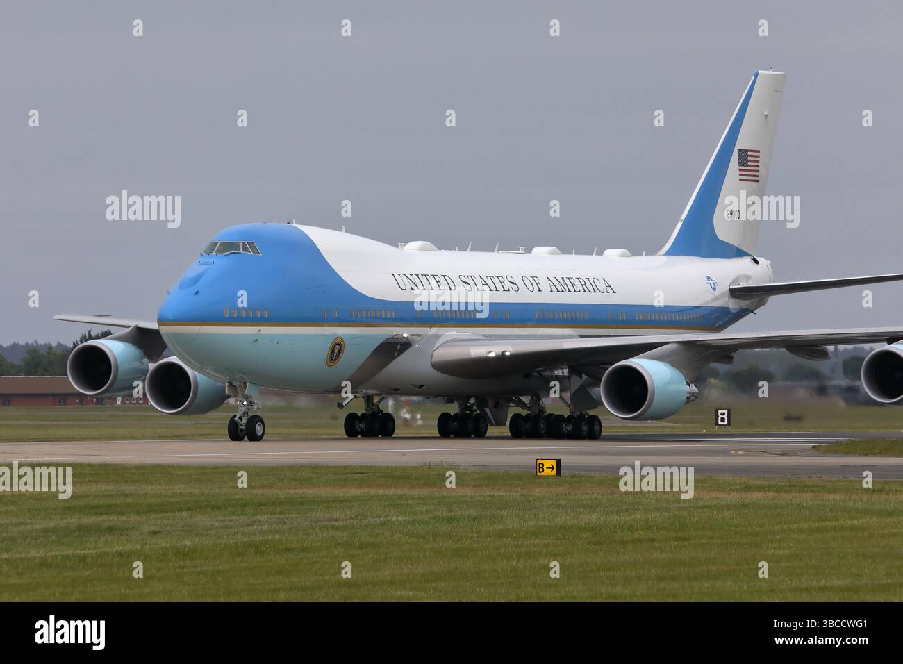 US presidential aircraft, Air Force One, taxying at RAF Mildenhall airbase, Suffolk, UK, on 16th May, 2025. Stock Photo