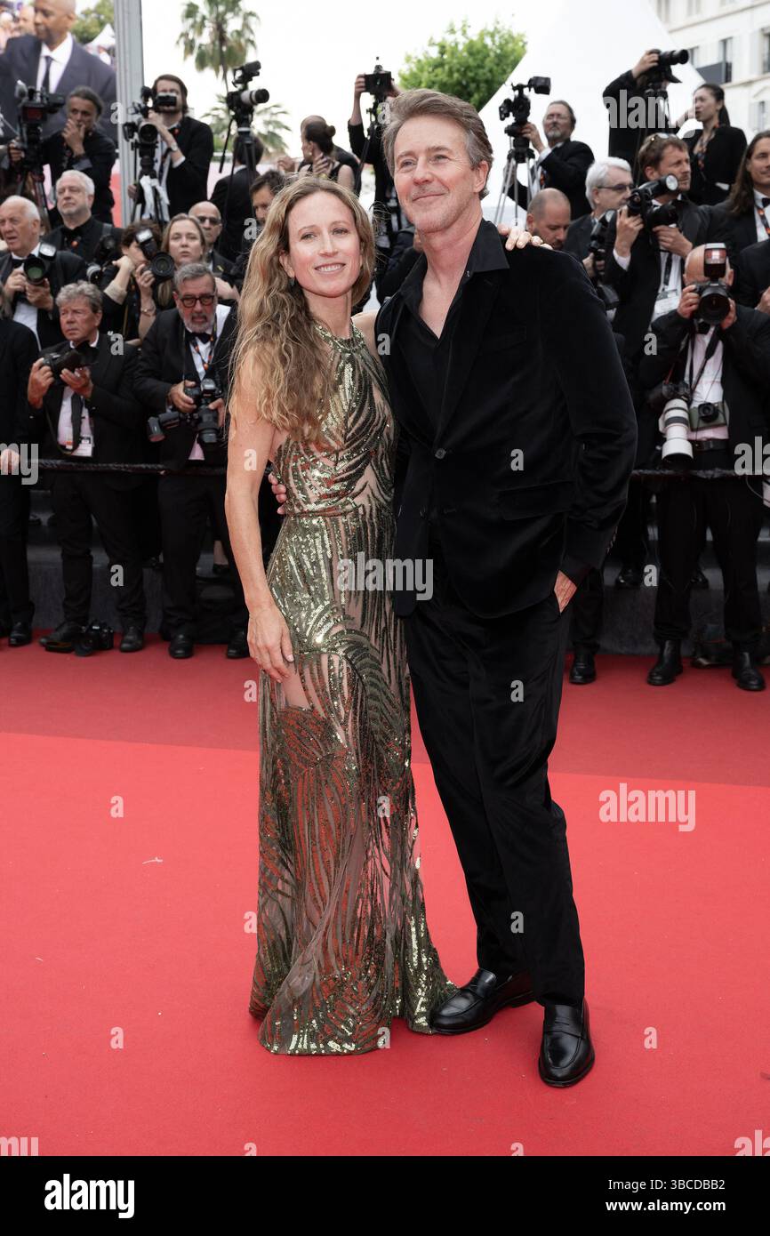 Highest 2 Lowest Premiere Photos: The Ultimate Red Carpet Style Guide! - uortp1n