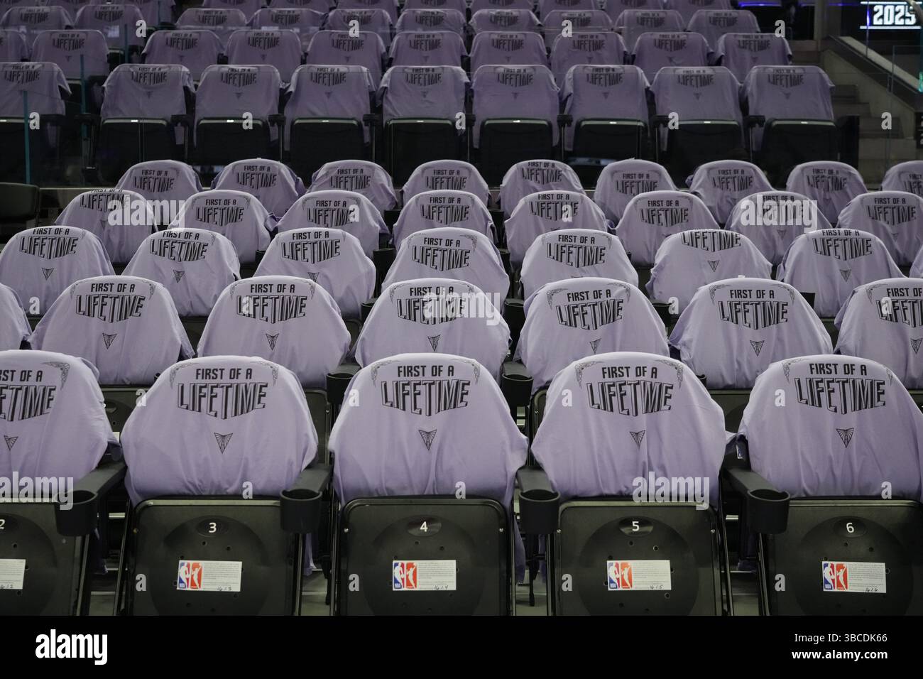 Golden State Valkyries placed shirts on every seat for the fans before