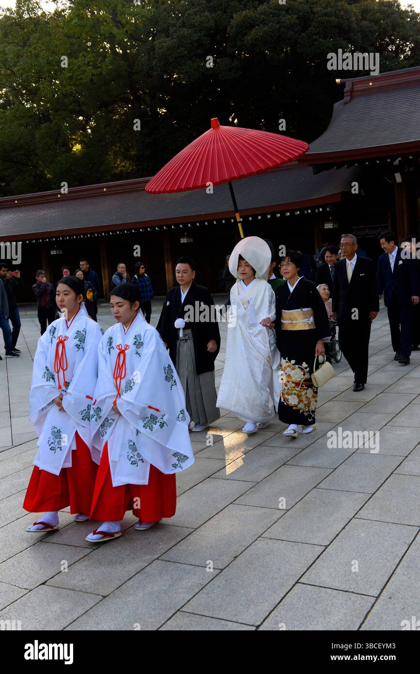 Married japanese couple hi-res stock photography and images - Alamy
