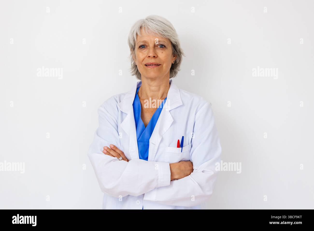 Portrait mature doctor crossed arms hi-res stock photography and images ...