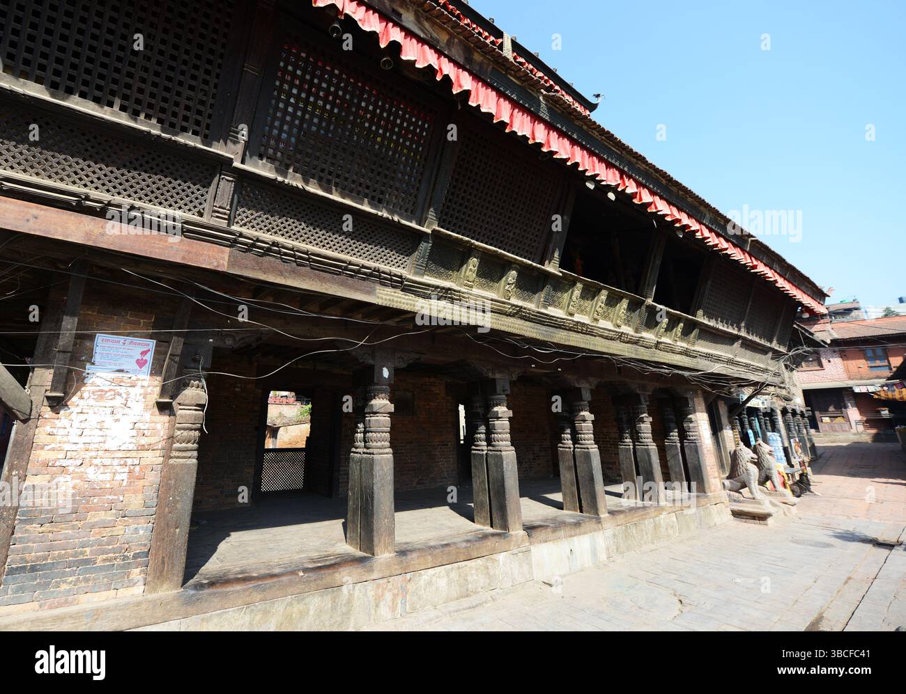 Nepl Building Beautiful Newari buildings at Dattatraya Square in Bhaktapur, Nepal ...