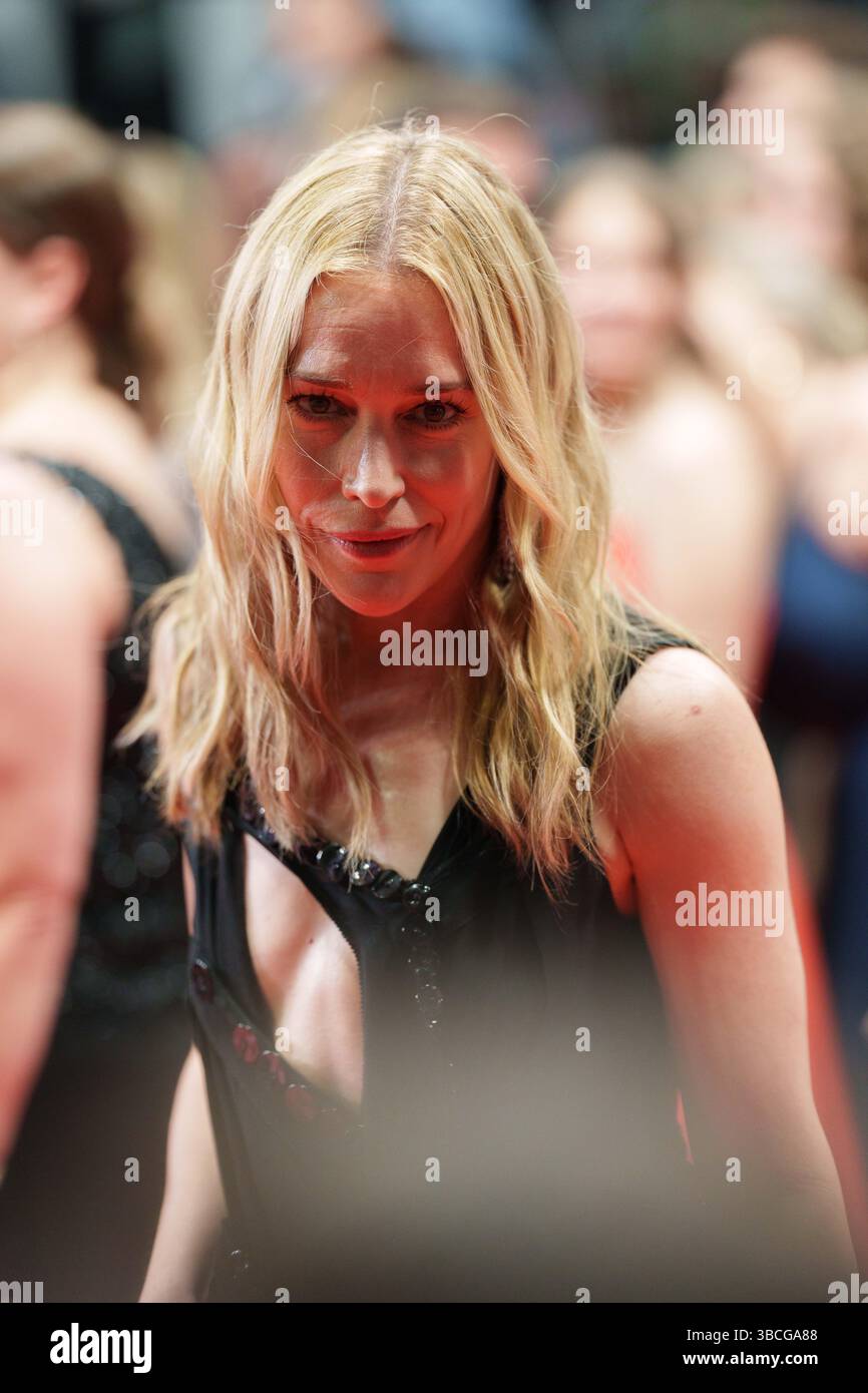 Hilary Duff Shines as Sally at ACL Weekend 1 | TikTok, image size:866x1390