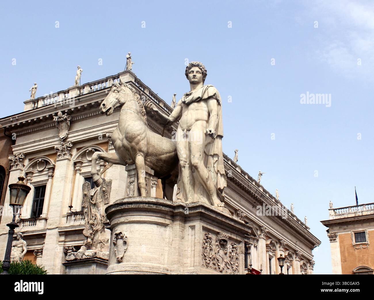 Large Statue Rome Statue in Rome Stock Photo - Alamy