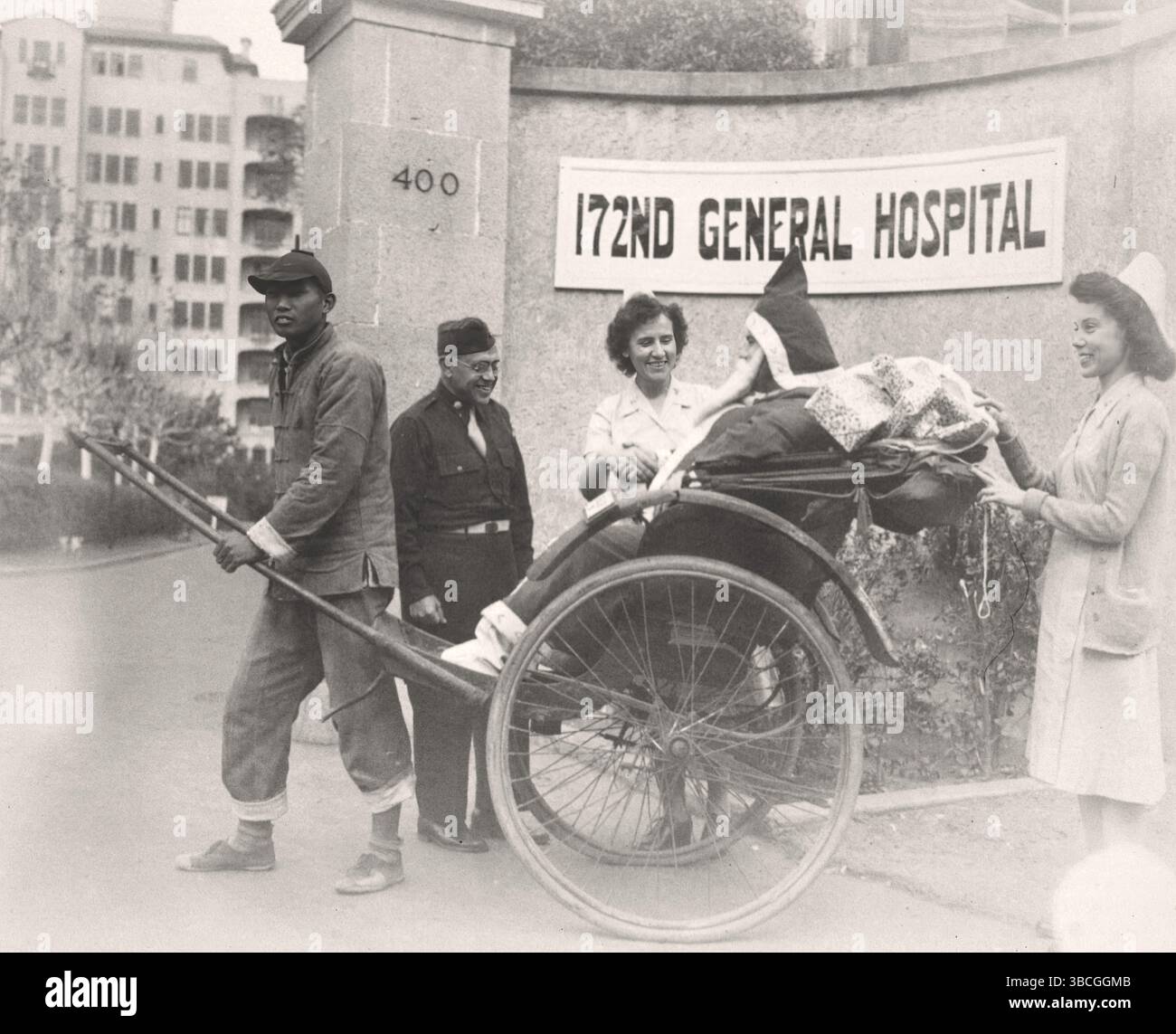 Api Rida Nurses General Medicine in Wartime - Army Nurses with Santa Claus Outside the 172nd ...
