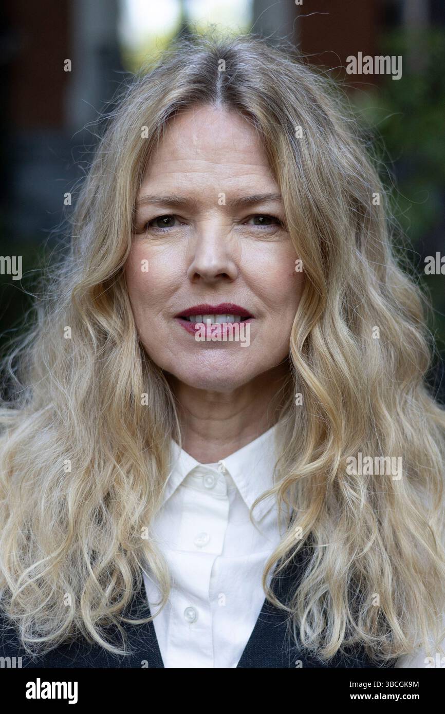 Christina Rosenvinge Poses portrait session 'Hombres íntegros', at Casa ...