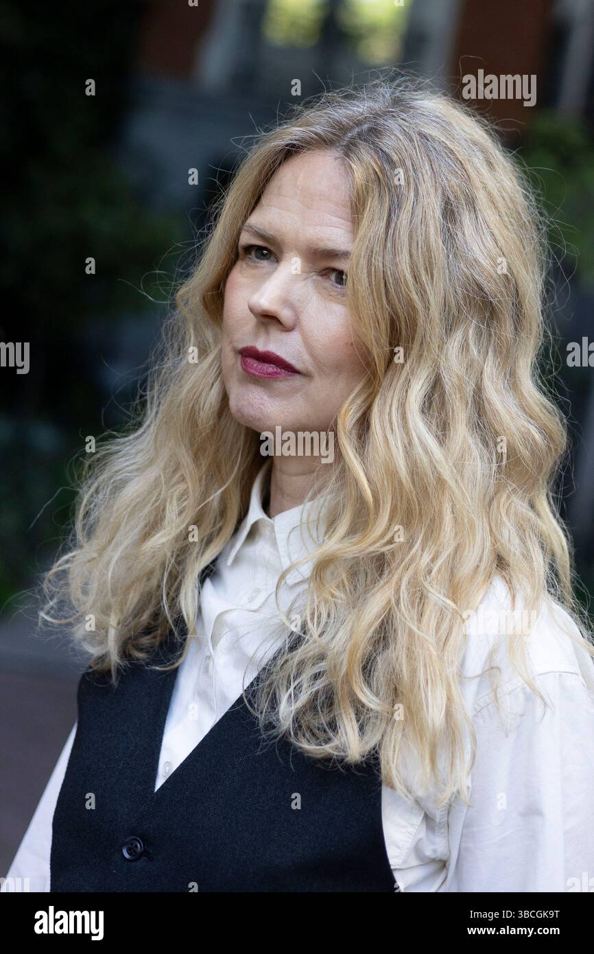 Christina Rosenvinge Poses portrait session 'Hombres íntegros', at Casa ...