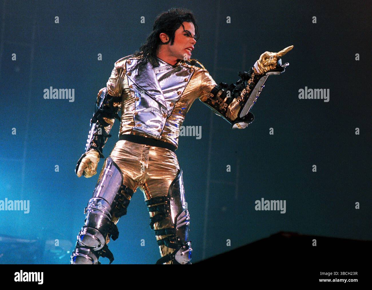 Michael jackson live 1997 hi-res stock photography and images - Alamy