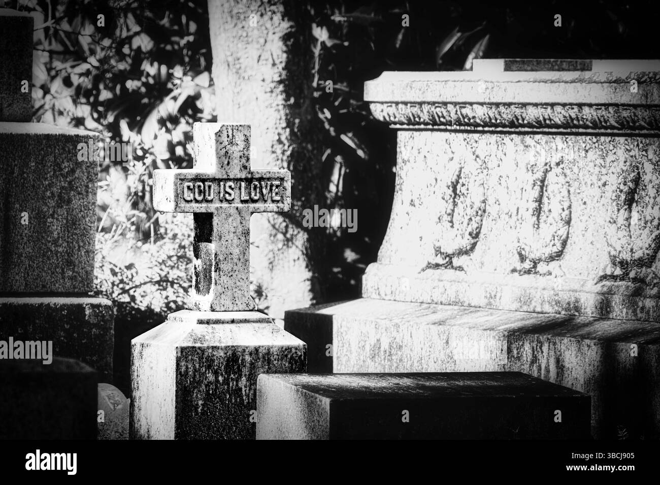 Tomb Example Message Old tombstone special message hi-res stock photography and images - Alamy