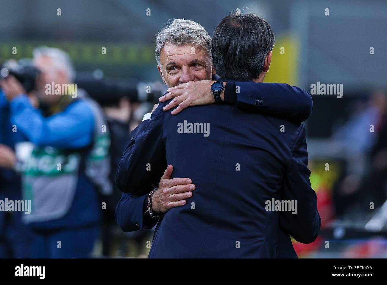 Milan, Italien. 18th May, 2025. Marco Baroni Head Coach of SS Lazio hugs Simone Inzaghi Head Coach of FC Internazionale during Serie A 2024/25 football match between FC Internazionale and SS Lazio at San Siro Stadium Credit: dpa/Alamy Live News Stock Photo