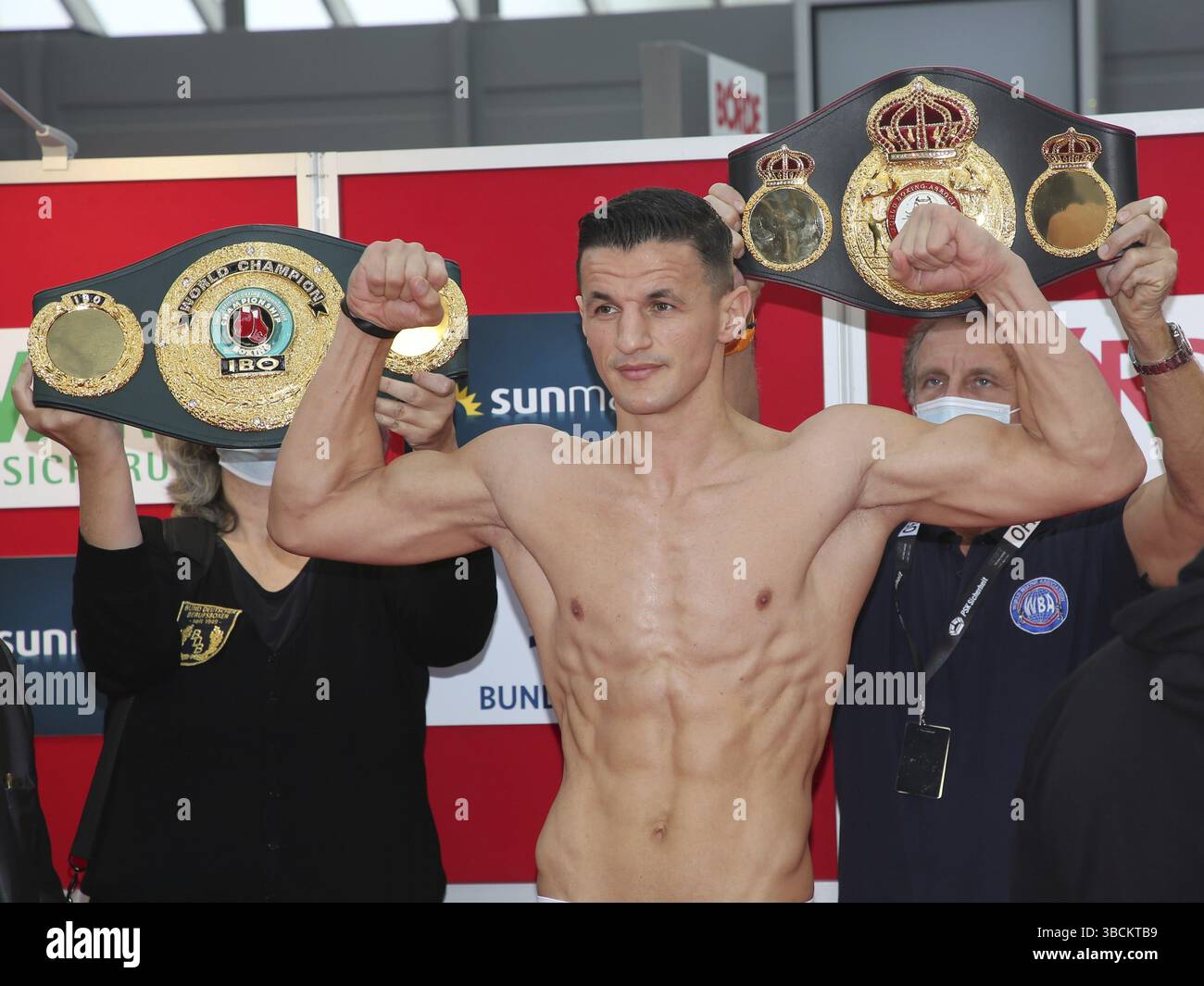 Light heavyweight boxer Robin Krasniqi SES Boxing in front of fight on ...