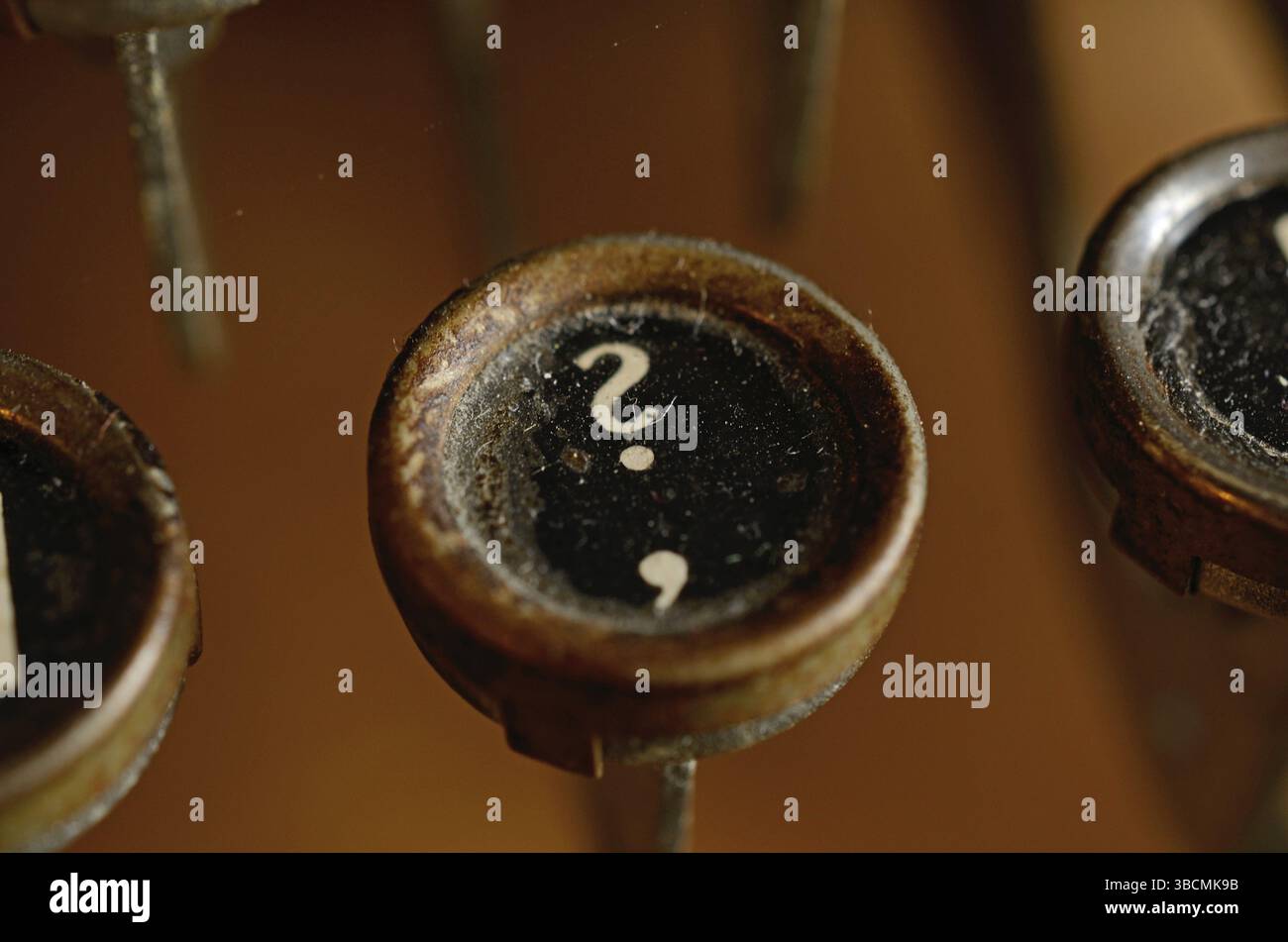 Question mark on an old and rusty typewriter Stock Photo - Alamy