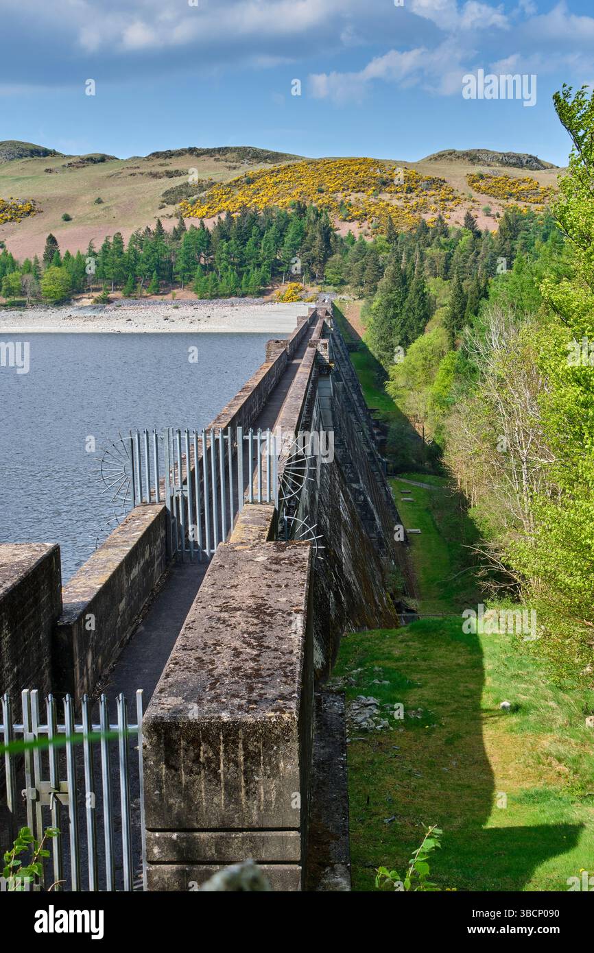 Dam At Haweswater Reservoir Burnbanks Lake District Cumbria Stock dam-at-haweswater-reservoir-burnbanks-lake-district-cumbria-stock