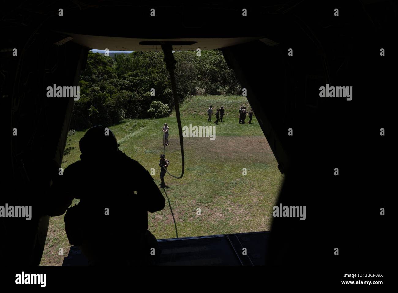 U.S. Marines with Alpha Company, Battalion Landing Team, 1st Battalion ...