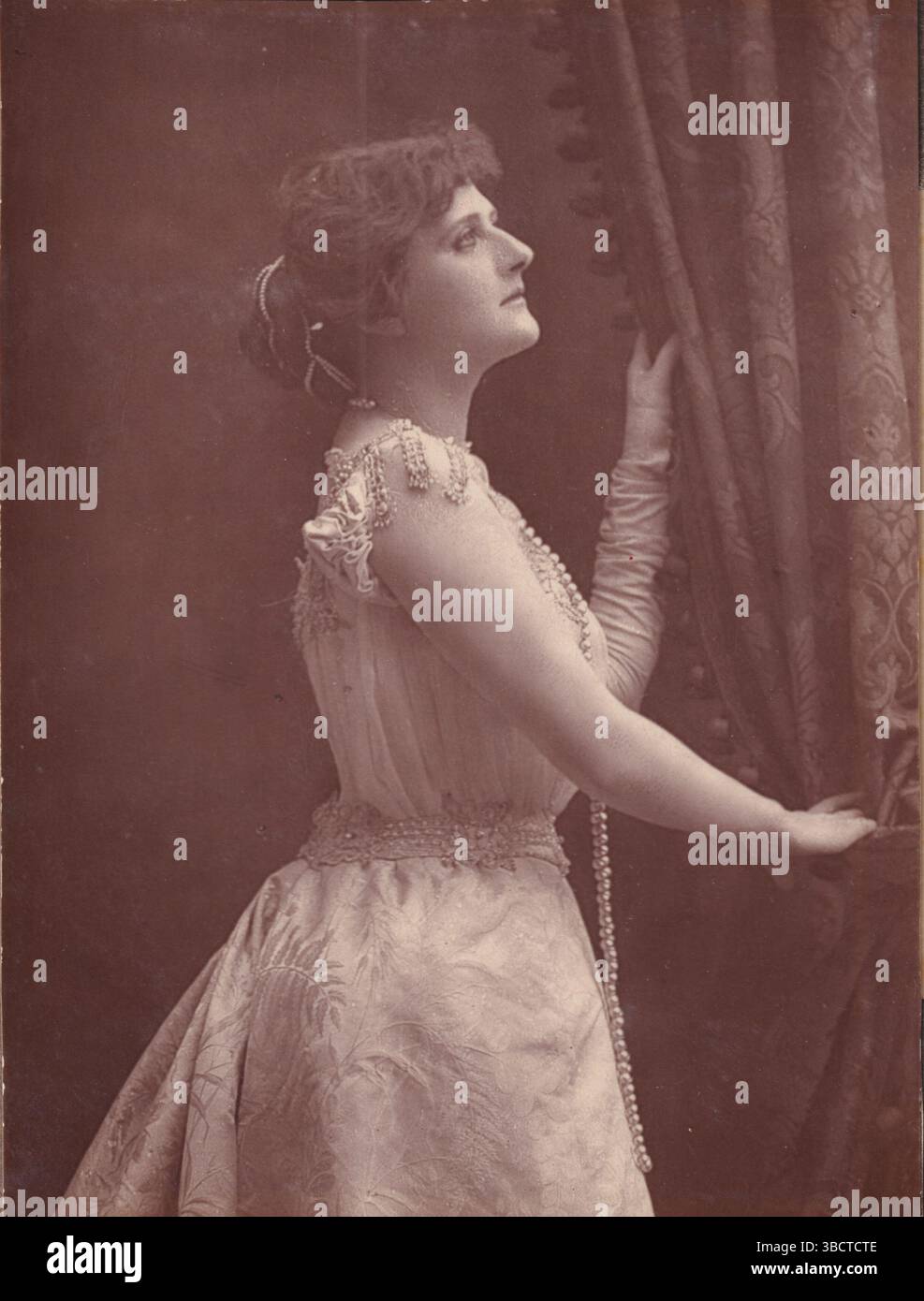 Once Upon a Studio | Voice Actors from the world Wikia | Fandom, image size:987x1390