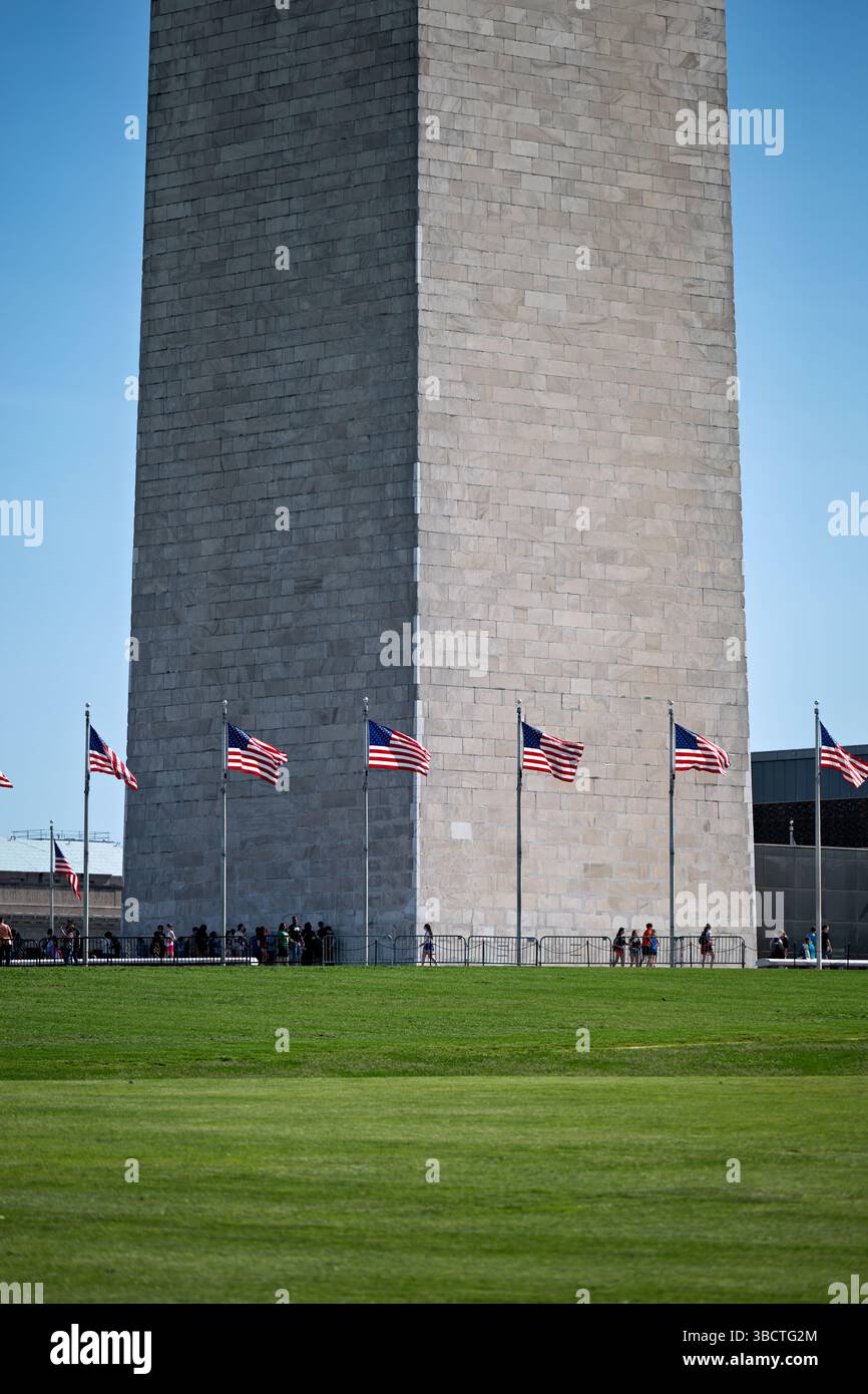 WASHINGTON DC — The Washington Monument stands prominently on the ...