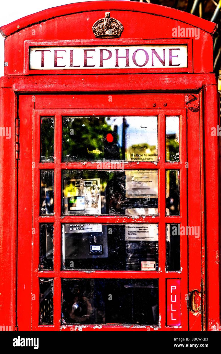 Traditional red payphone booth, Westminster, London, England. A symbol ...