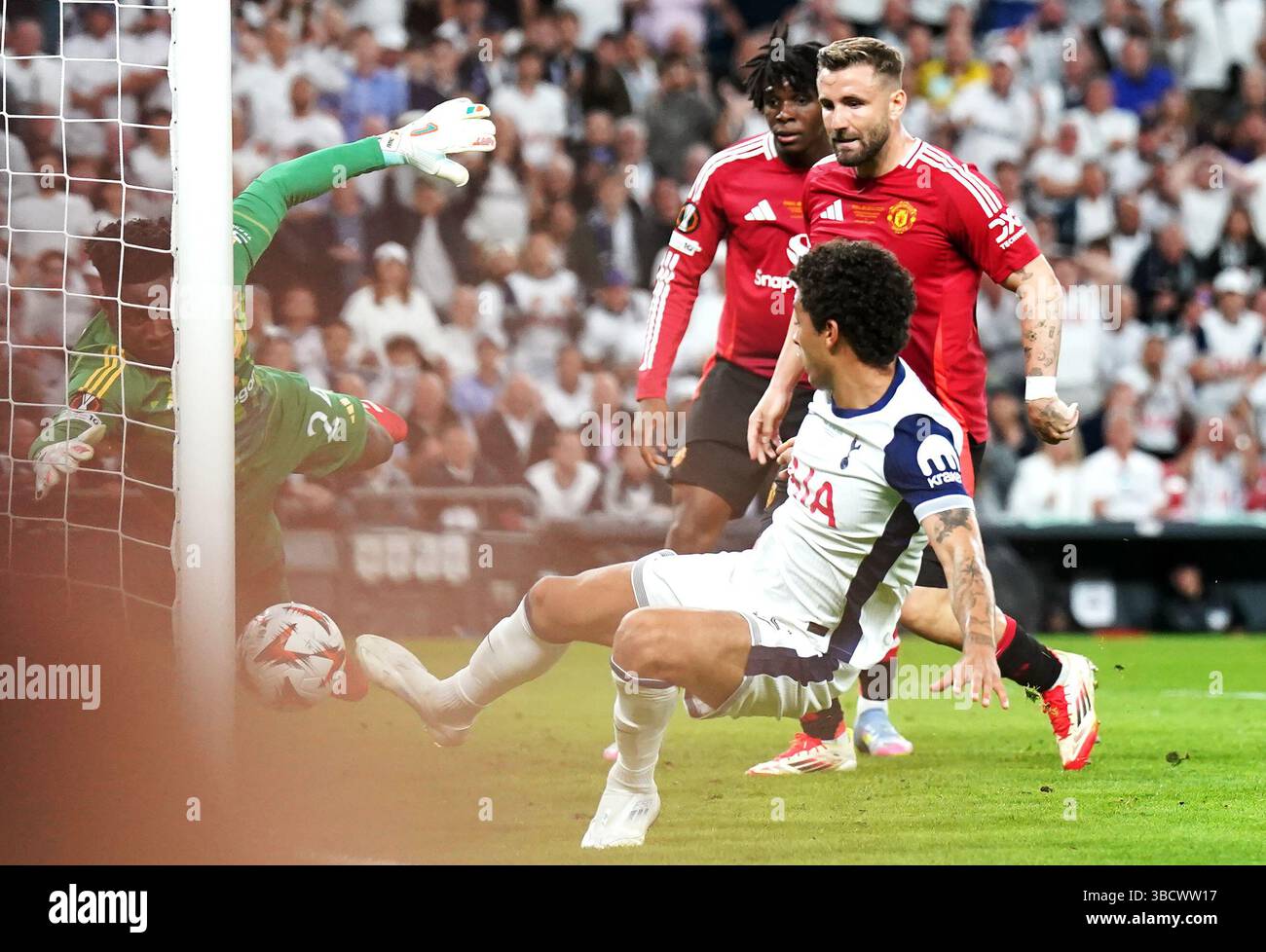 manchester-united-s-luke-shaw-scores-an-own-goal-tottenham-hotspur-s