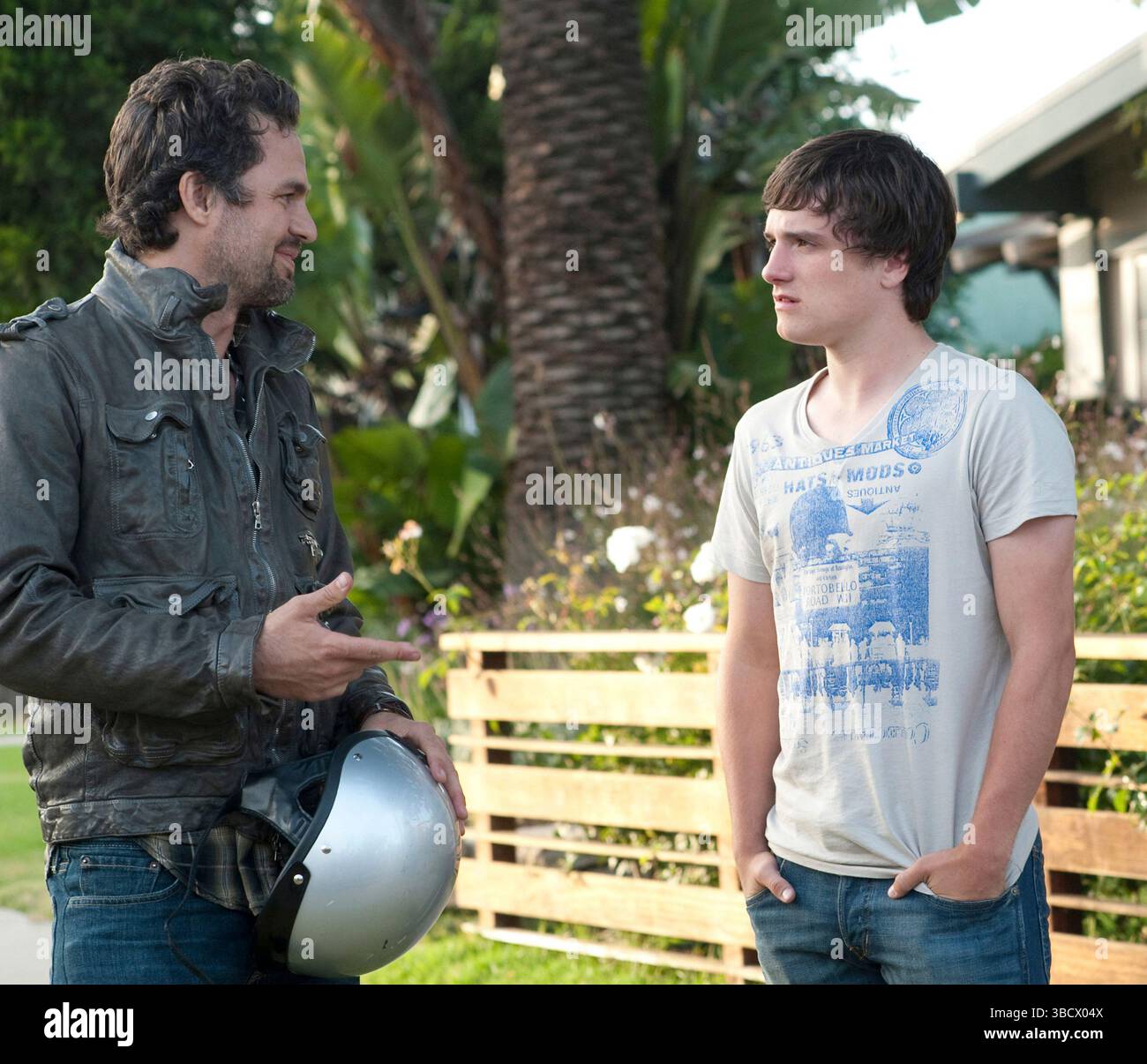 Mark Ruffalo (left) and Josh Hutcherson (right) star as Paul and Laser ...