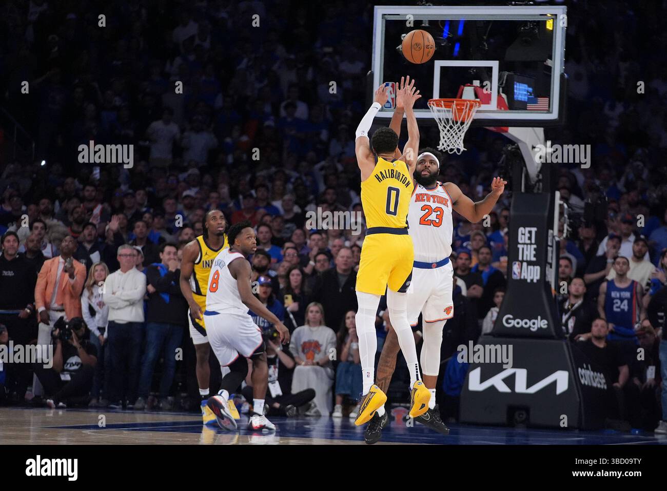 Indiana Pacers guard Tyrese Haliburton (0) shoots a 2-point shot ...