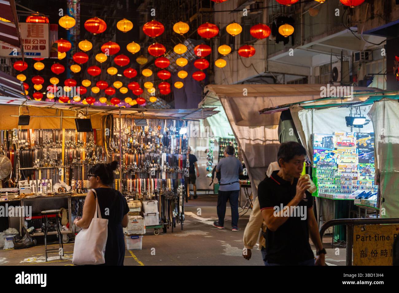 temple street night market location
