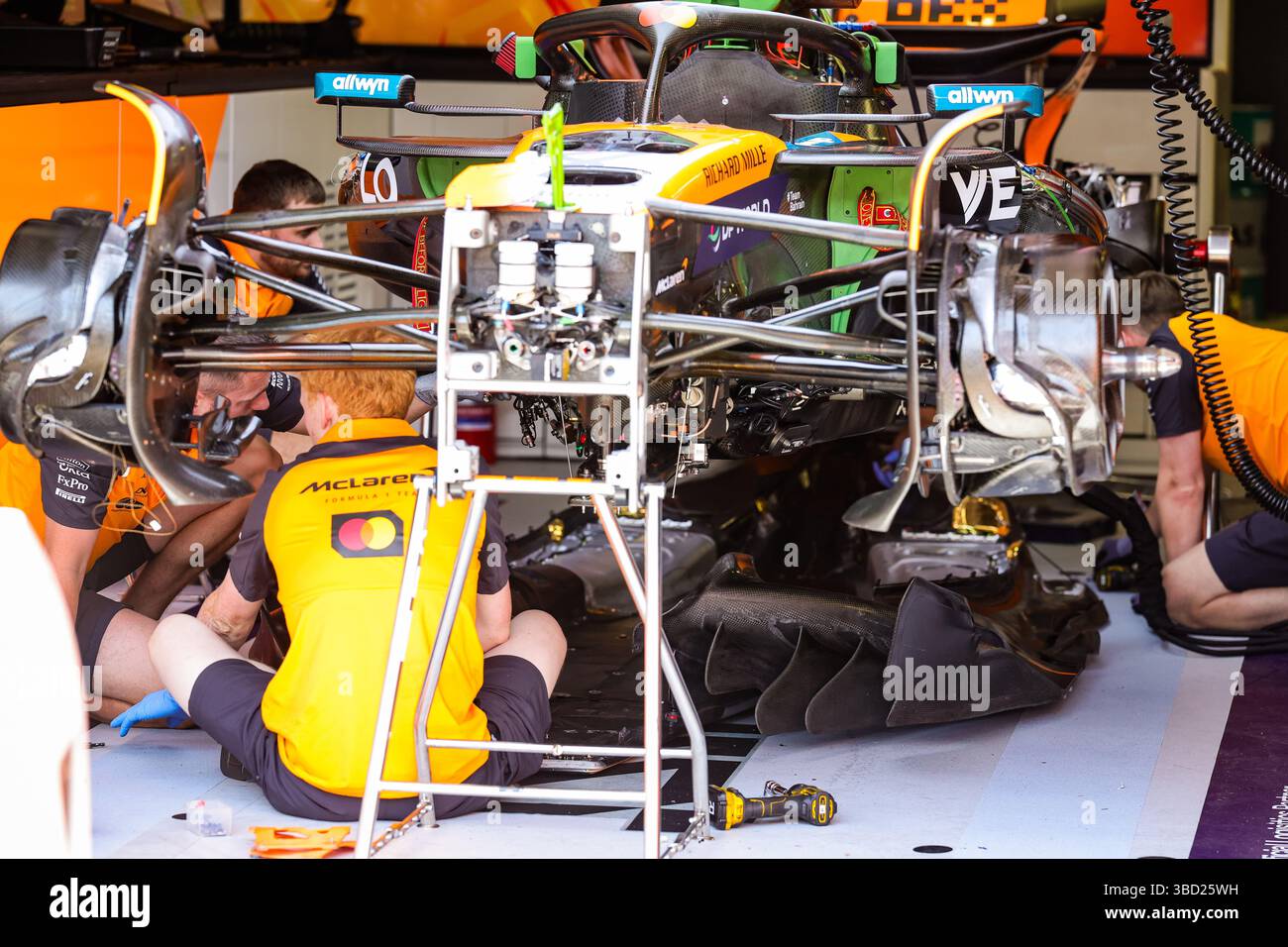 McLaren F1 Team MCL39, mechanical detail of the floor, cockpit, front ...
