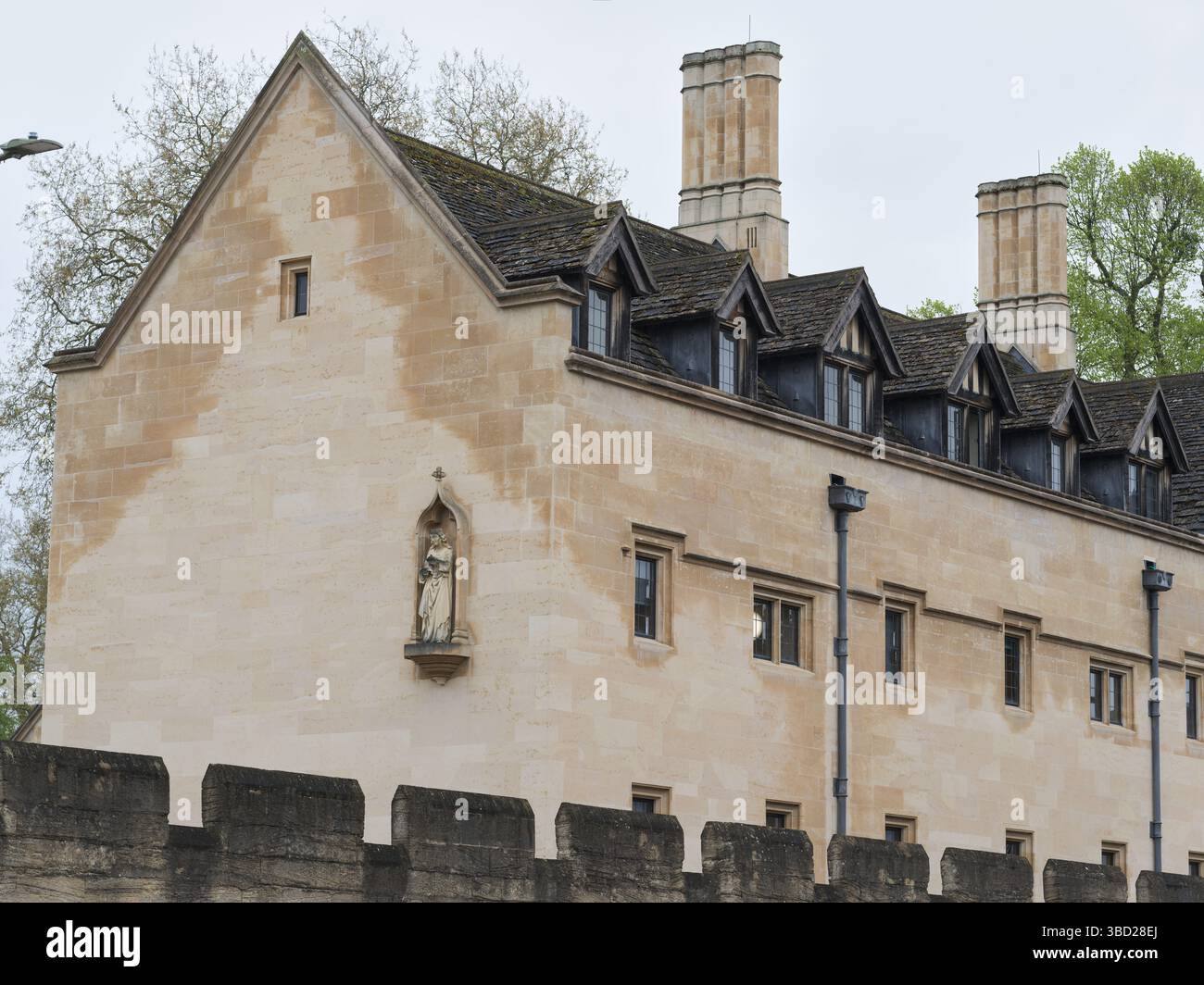 Longwall Library Longwall library at Magdalen College, University of Oxford, England ...